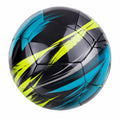 Ballon de football noir, jaune et bleu résistant